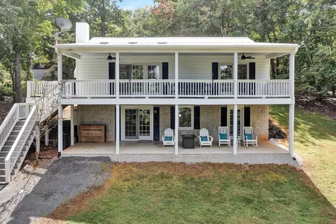 110 Sherwood Dr, Huddleston, VA 24104