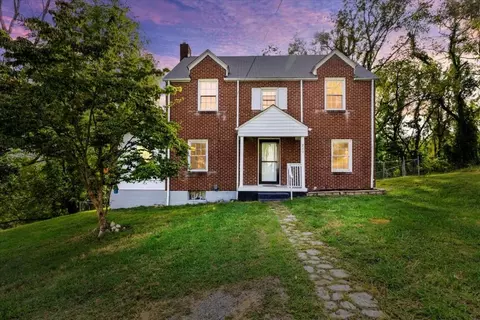 211 Floyd Ave, Pulaski, VA 24301