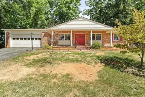 1941 Montclair Dr, Roanoke, VA 24019