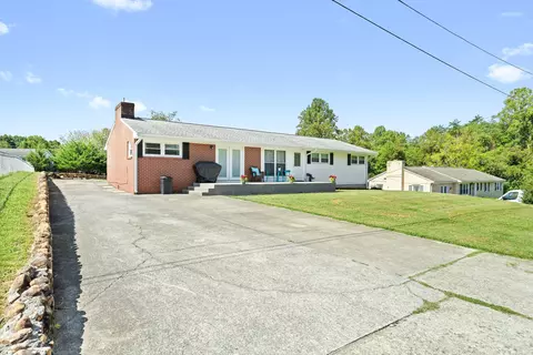 55 Highview Ter, Rocky Mount, VA 24151