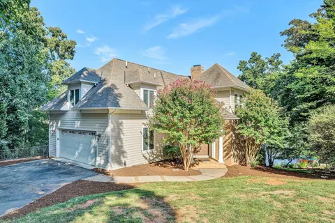 2439 Capewood Dr, Huddleston, VA 24104