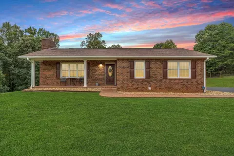 800 Kingston Rd, Wirtz, VA 24184