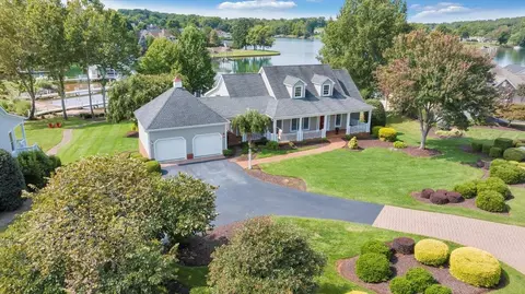 1162 Boardwalk Dr, Moneta, VA 24121