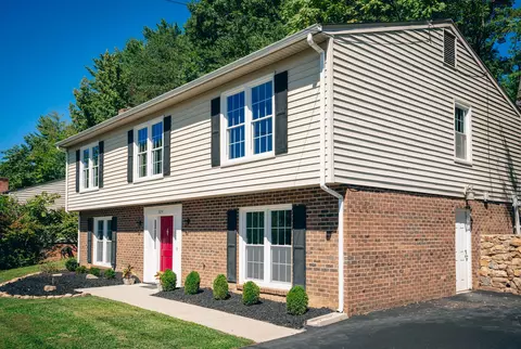 5834 Merriman Rd, Roanoke, VA 24018