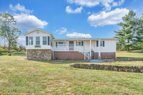 49 Monarch St, Daleville, VA 24083