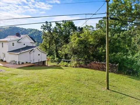 Exterior - 2938 N Fork Rd, Elliston, VA 24087 photo 6 of 10