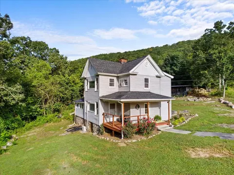 Exterior - 2938 N Fork Rd, Elliston, VA 24087 photo 3 of 10