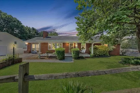 1037 Washington Ave, Vinton, VA 24179