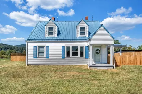 1049 Oddfellows Rd, Vinton, VA 24179