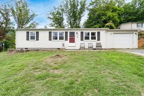 6347 Meacham Rd, Salem, VA 24153