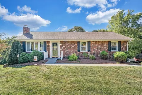 217 Ridgeview Rd, Blue Ridge, VA 24064