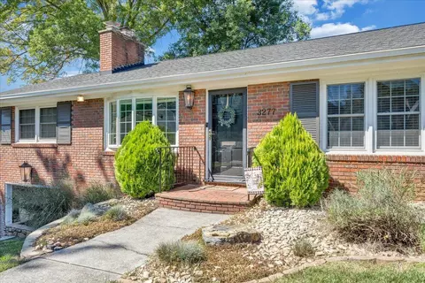 3277 White Oak Rd SW, Roanoke, VA 24014