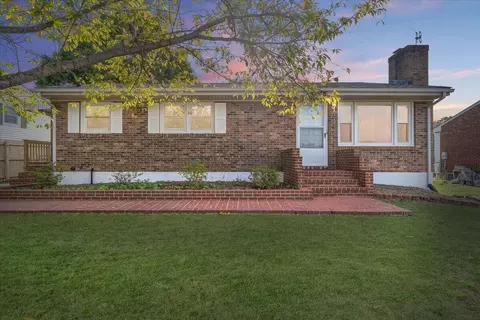 4636 Long Acre Dr NE, Roanoke, VA 24019