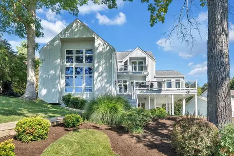 109 Hillview Dr, Moneta, VA 24121