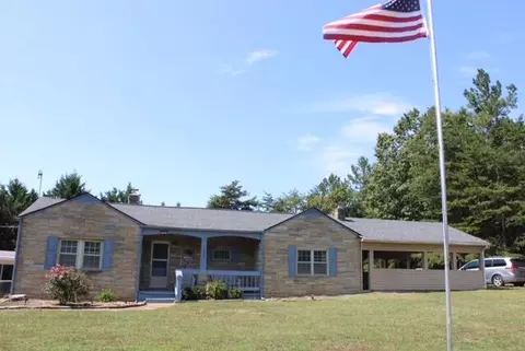 1055 Grey Fox Ln, Lynch Station, VA 24571