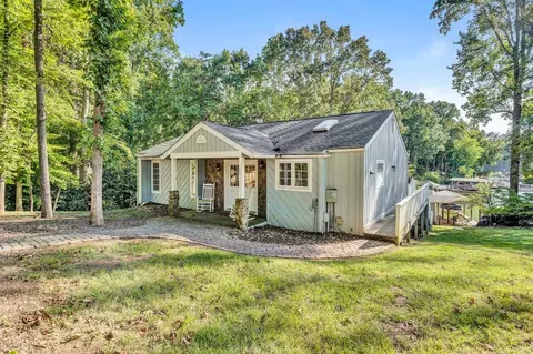 105 Windward Dr, Moneta, VA 24121