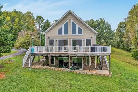 433 Surrey Dr, Huddleston, VA 24104