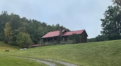 4690 Garth Dr, Salem, VA 24153