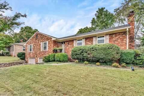 4921 Cave Spring Ln, Roanoke, VA 24018