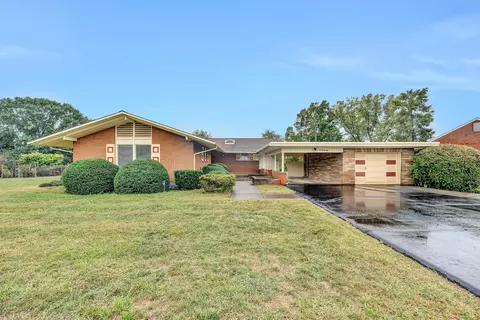 448 Cameron Dr, Vinton, VA 24179