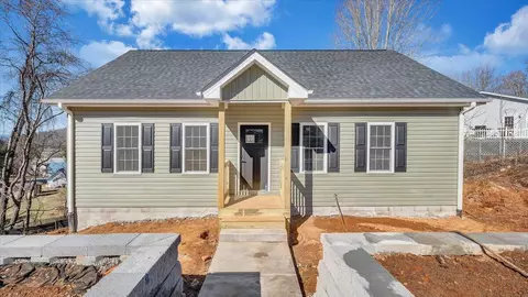 132 Chenault St, Buchanan, VA 24066 photo 31