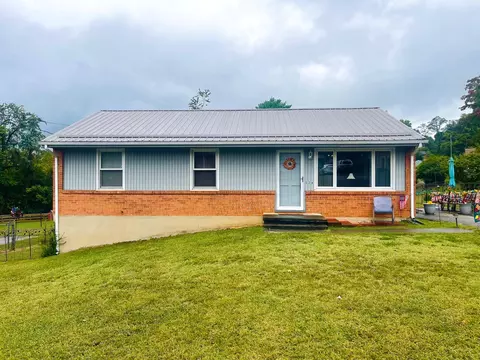 528 Holiday Rd, Vinton, VA 24179