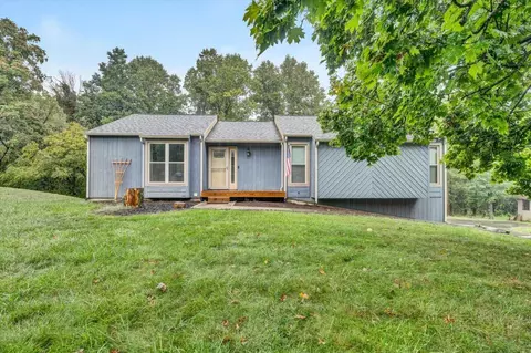 7527 Boxwood Dr, Roanoke, VA 24018