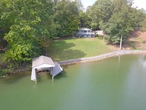 1230 Cox St, Huddleston, VA 24104