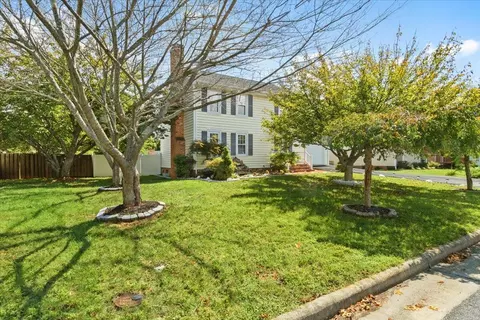 1042 Barrens Village Ln, Roanoke, VA 24019