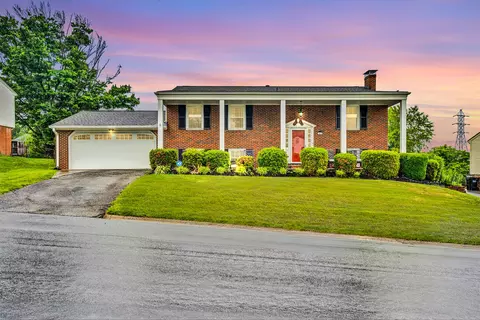 1028 Finney Dr, Vinton, VA 24179