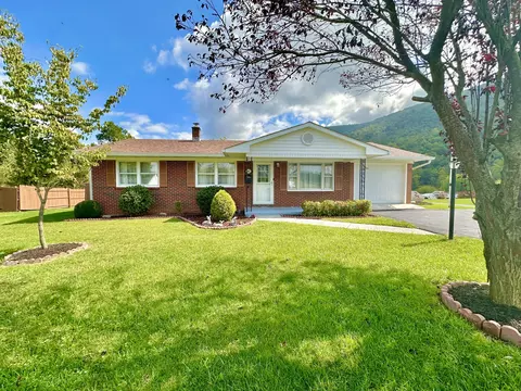 465 Winding Way, Covington, VA 24426