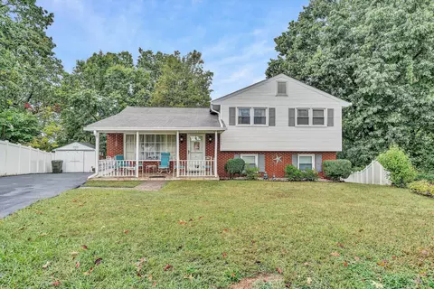 1702 Glendon Rd, Salem, VA 24153