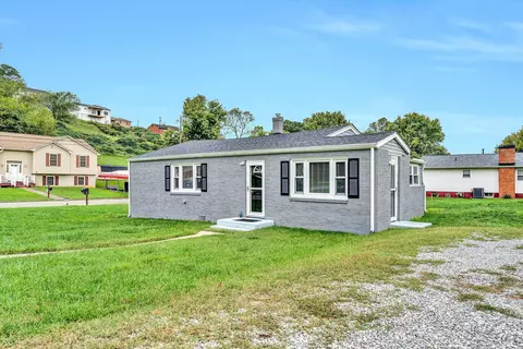 218 Franklin Ave, Vinton, VA 24179