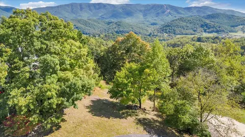 7034 Campbell Dr, Salem, VA 24153