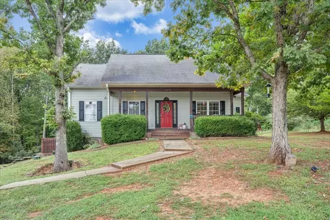 1070 Cougar Trl, Moneta, VA 24121