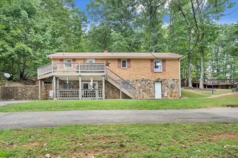 1575 Rosemont Ln, Vinton, VA 24179
