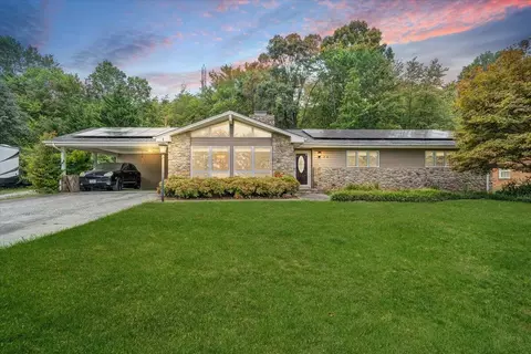 2100 Loch Haven Dr, Roanoke, VA 24019
