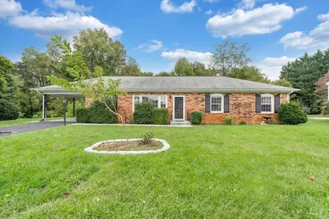 4202 Woodridge Dr, Roanoke, VA 24018