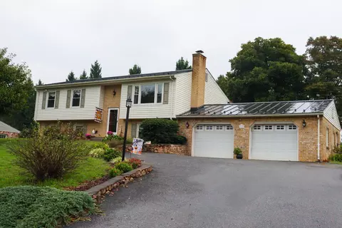 378 Knollwood Dr, Troutville, VA 24175