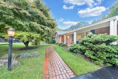 1844 Pelham Dr, Roanoke, VA 24018