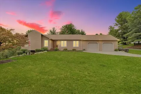 7704 Creek Cir, Roanoke, VA 24018