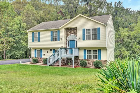 1823 Feather Rd, Vinton, VA 24179