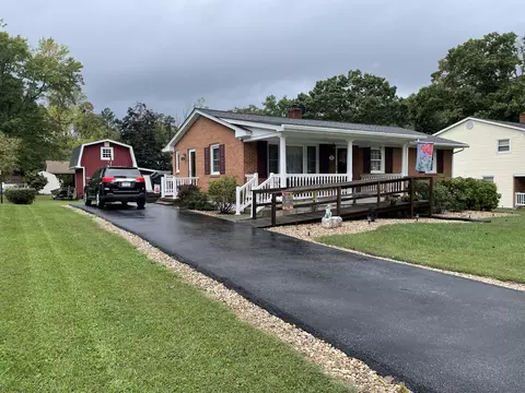 96 Ferrol Ave, Clifton Forge, VA 24422