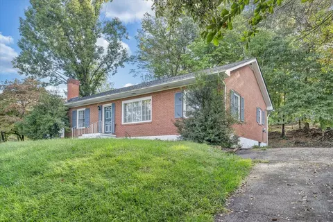 3352 Colonial Ave, Roanoke, VA 24018