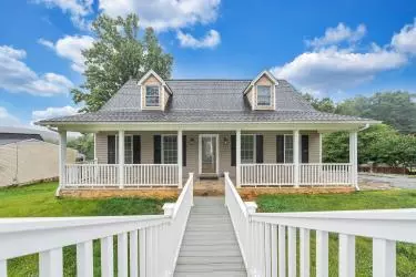 1018 Alison Ln, Vinton, VA 24179