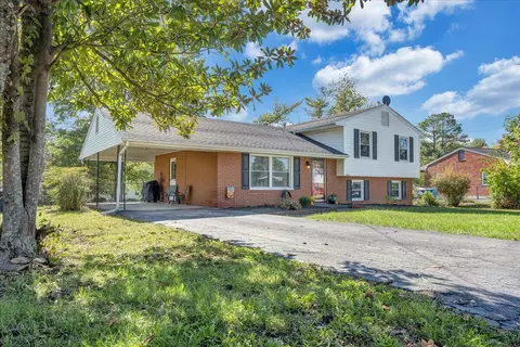 2426 Embassy Dr NW, Roanoke, VA 24017