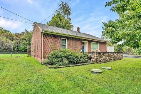 4468 W River Rd, Salem, VA 24153