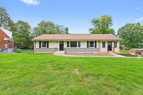 3528 Manassas Dr, Roanoke, VA 24018