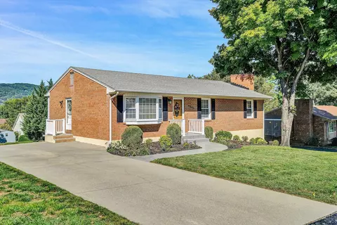 1505 Millwood Dr, Salem, VA 24153