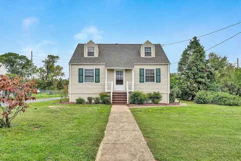 723 Yorkshire St, Salem, VA 24153